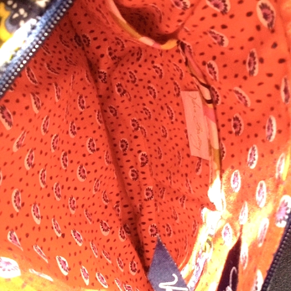 Vera Bradley quilted cross body purse - Picture 4 of 7